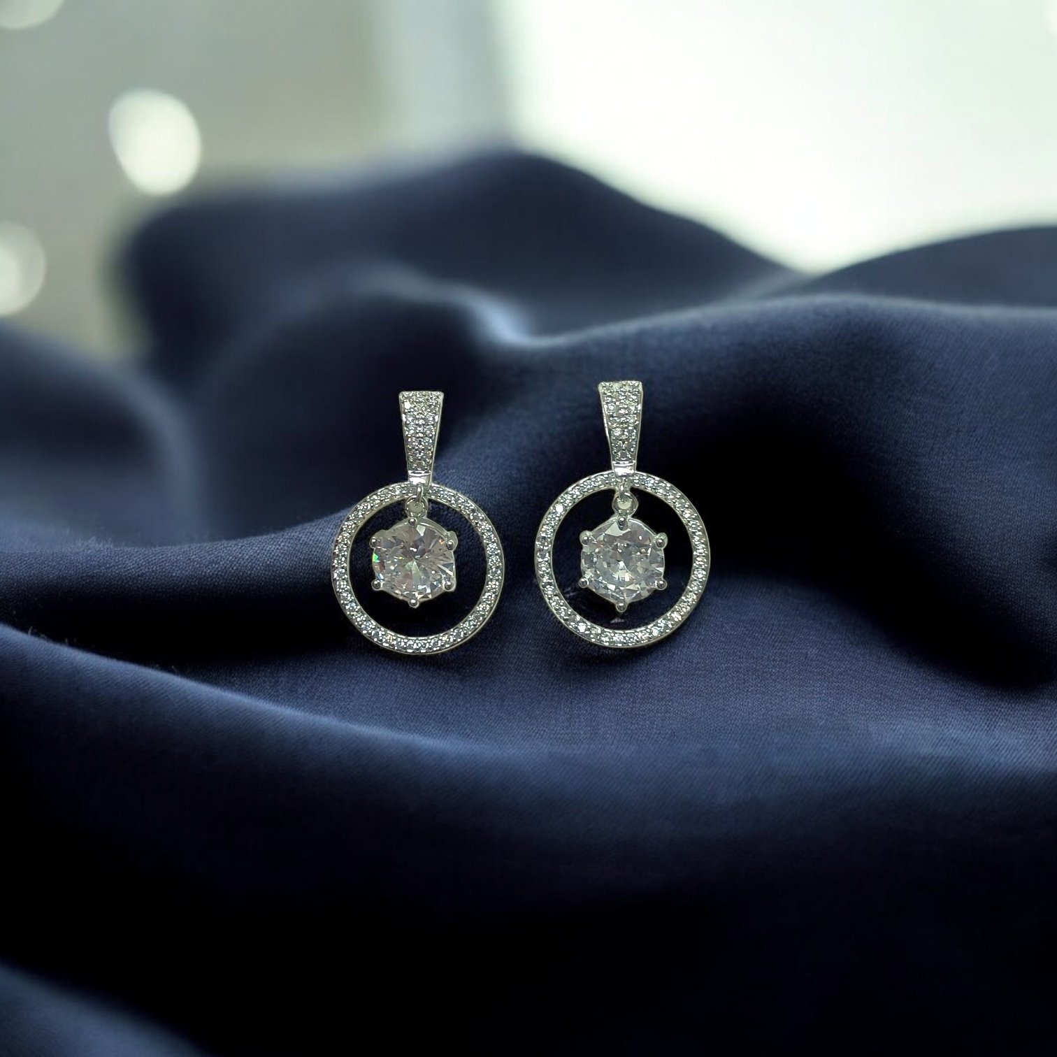 Solitaire Halo Circle Drops